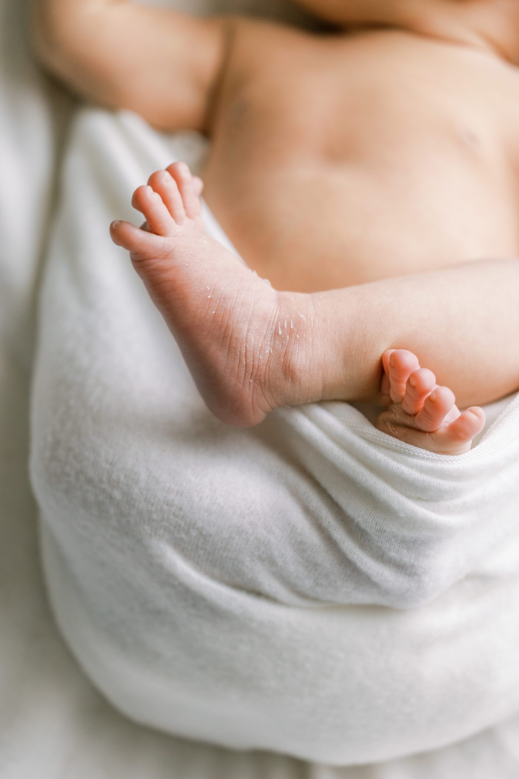 how to choose a newborn photographer, photo of baby's feet